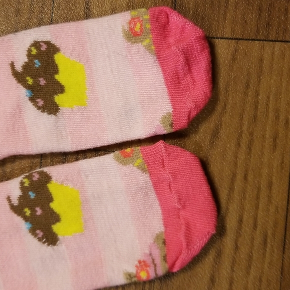 🧁 Cupcake Socks! 🧁 - Picture 4 of 5